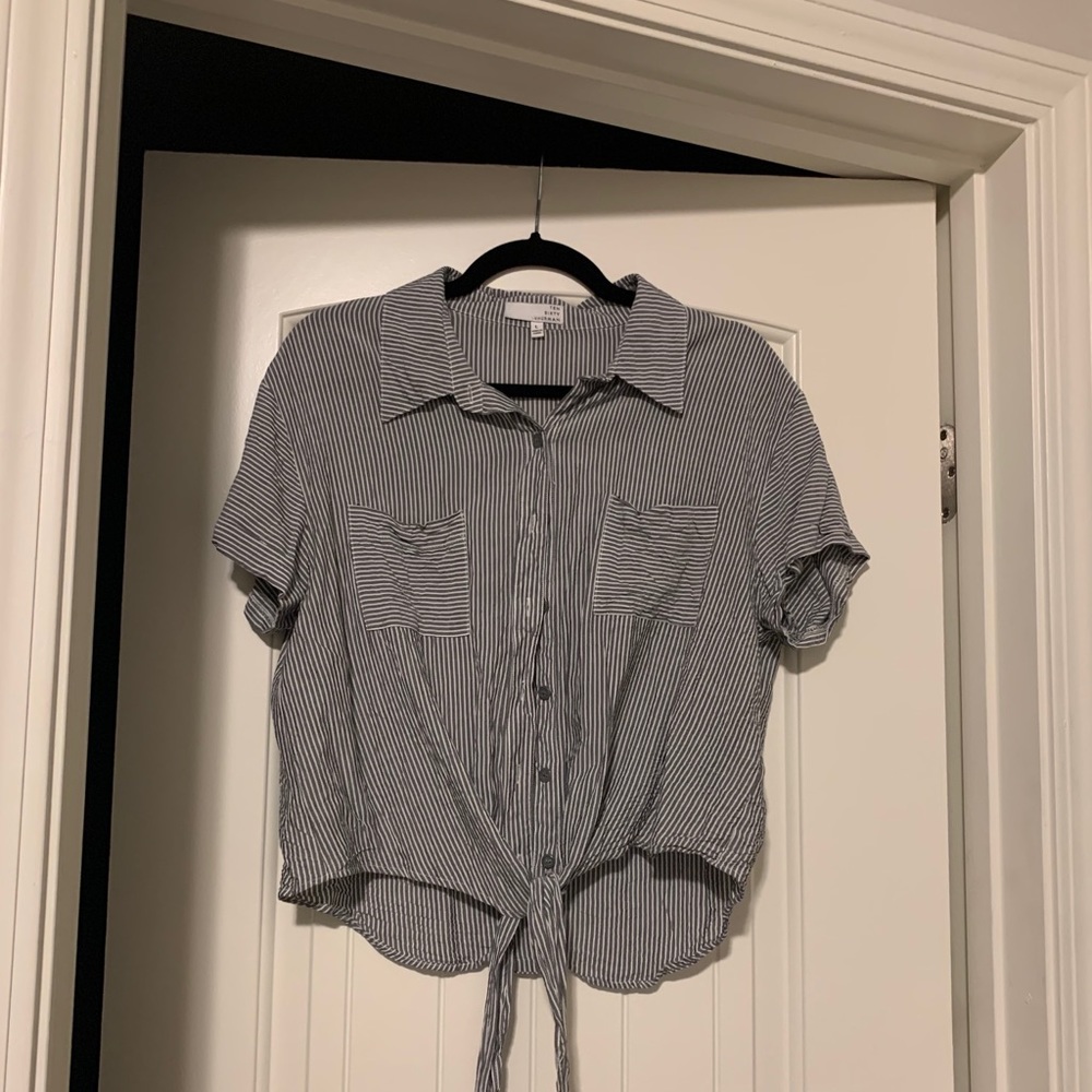 Gray cropped button up